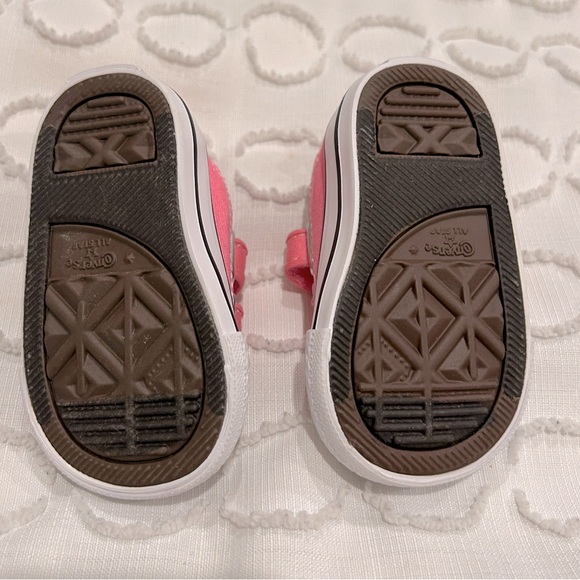 Converse Chuck Taylor All Star 2V Canvas Pink Infant/Toddler Sneakers - Picture 3 of 4